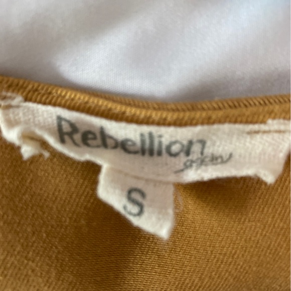 Rebellion, crossbody jumper with sleeves, buttons and a zipper for a close fit. - Picture 5 of 6